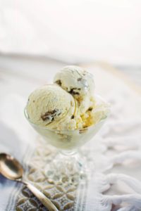 Brown Butter Candied Pecan Ice Cream, taking the everyday butter pecan ice cream to a new level. Recipe found at @LittleFiggyFood